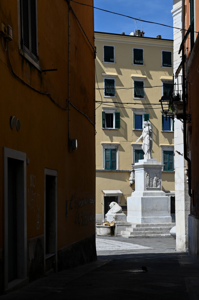 Statua die Beatrice d'Este auf der Piazza Alberico