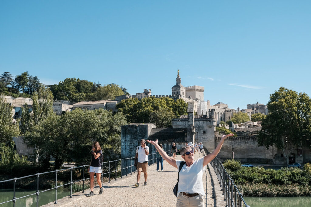 Sur le Pont, d'Avignon, on y dance ...